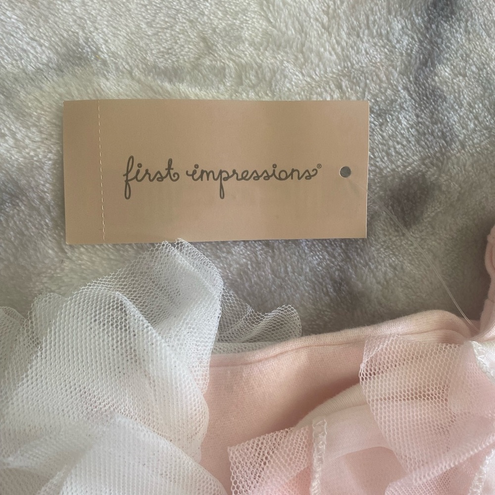 First impression,0-3 mo - Picture 4 of 4